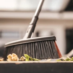 Solid Bezem M - Fiskars 5 Solid Bezem M - Fiskars -Groeniva Verkoopwinkel solid bezem m fiskars 3